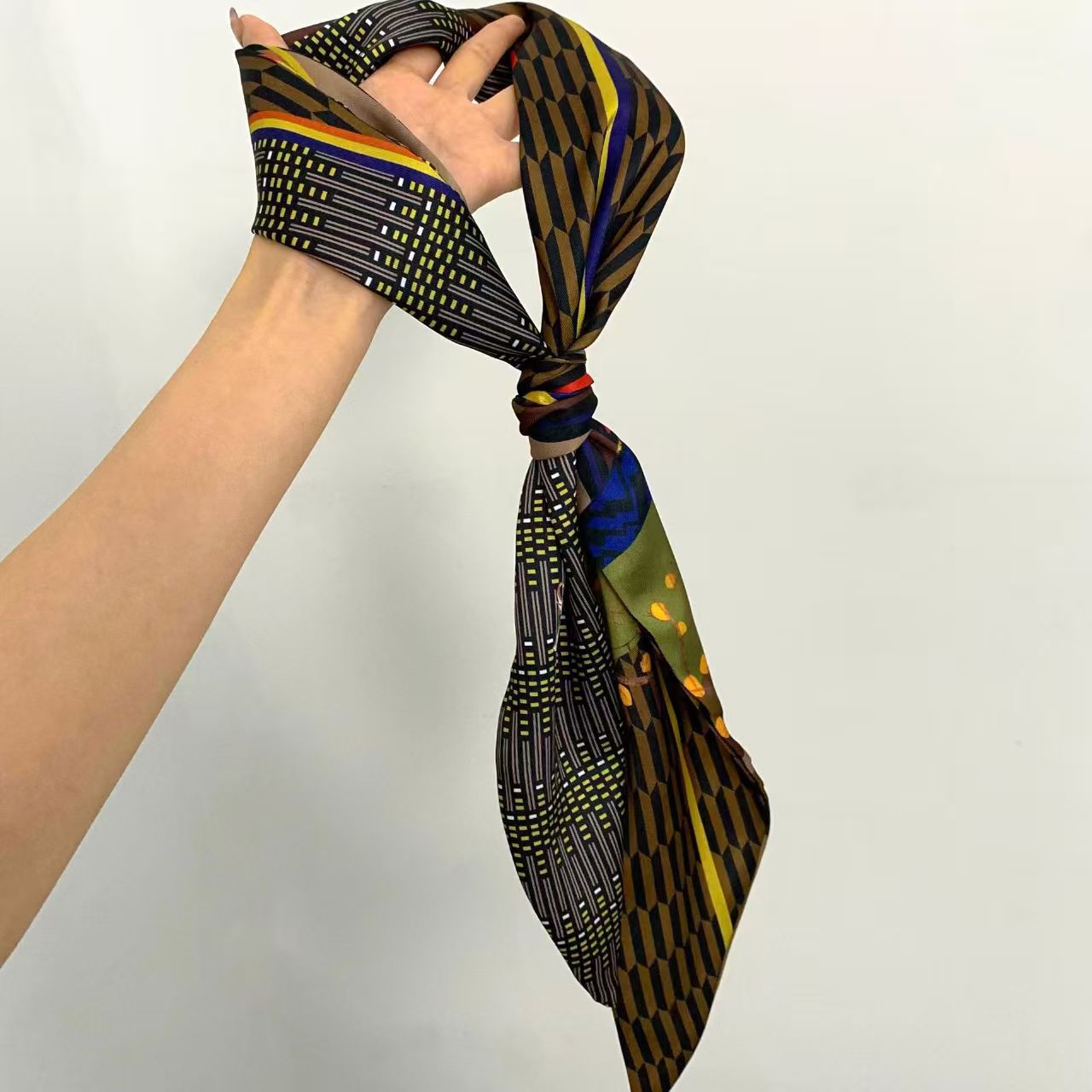 Luxury Print Long Hair Ribbon  - Silk Neck Scarf のレビューと価格