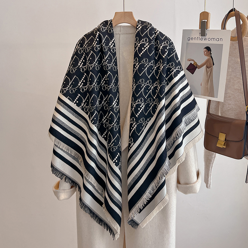 Elegant Striped Design Scarf I - Woven Scarf Blanket のレビューと価格