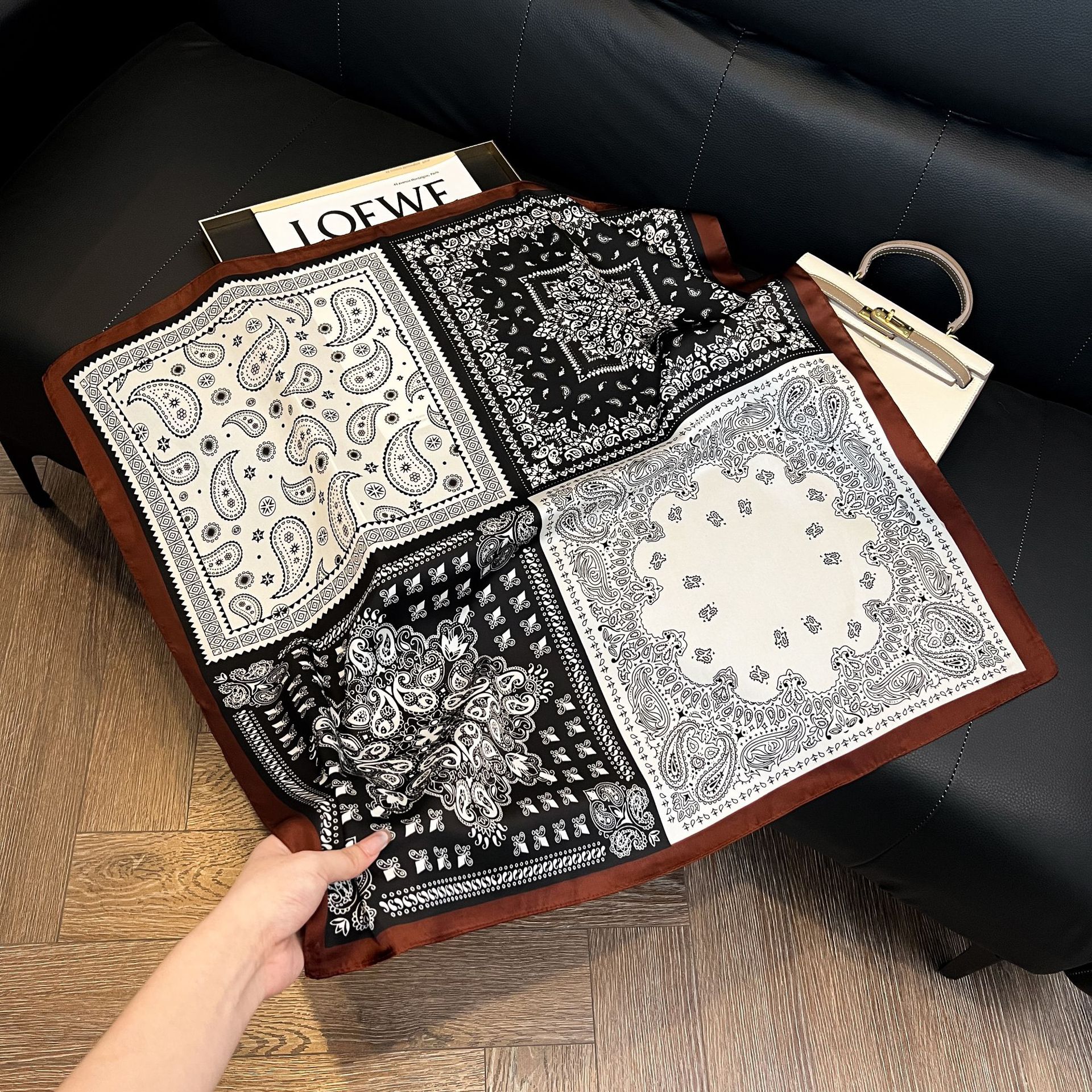 Luxury Square Silk-like Scarf  - Scarf Silk Square のレビューと価格