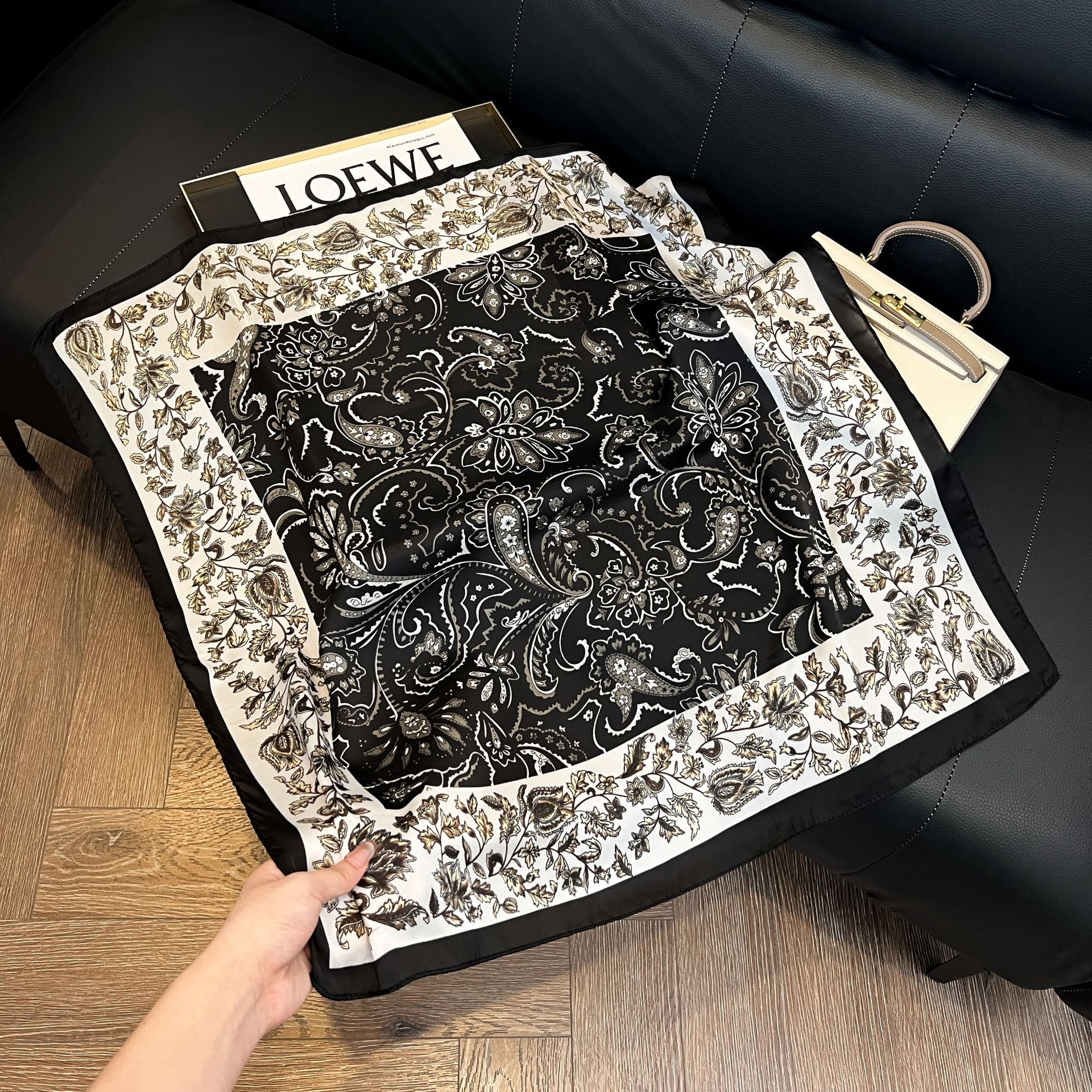 Luxury Square Silk-like Scarf  - Scarf Silk Square のレビューと価格