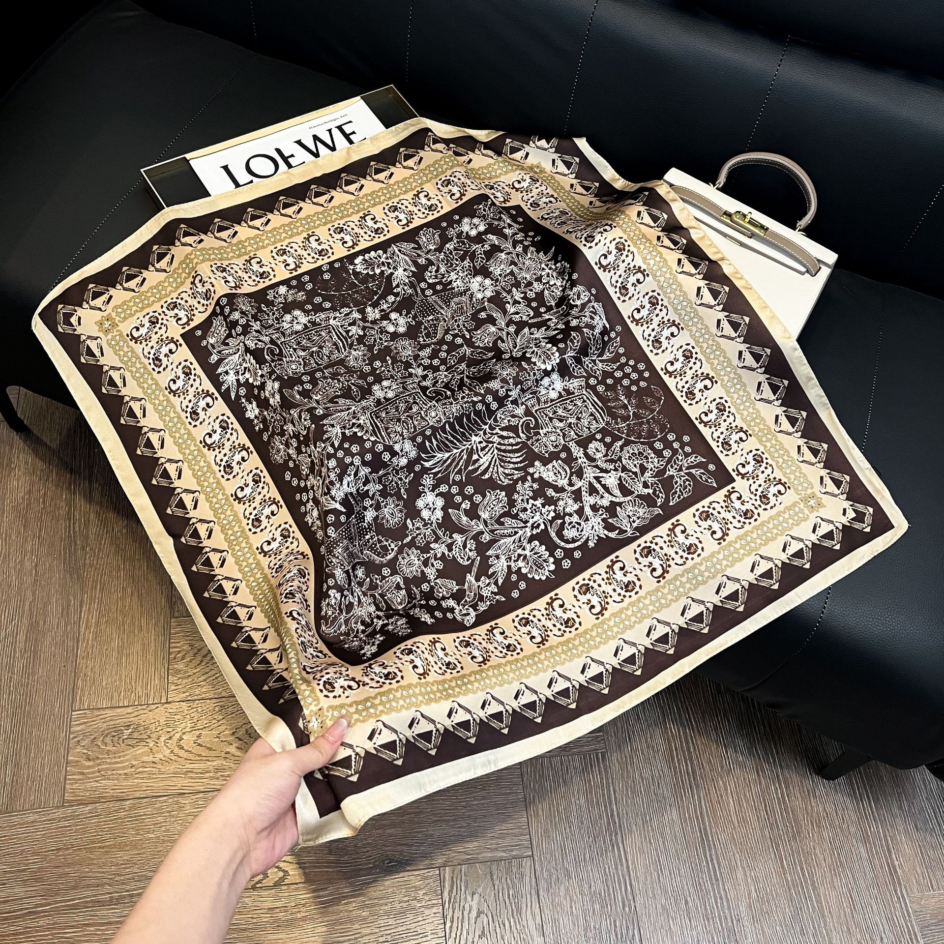 Luxury Square Silk-like Scarf  - Scarf Silk Square のレビューと価格