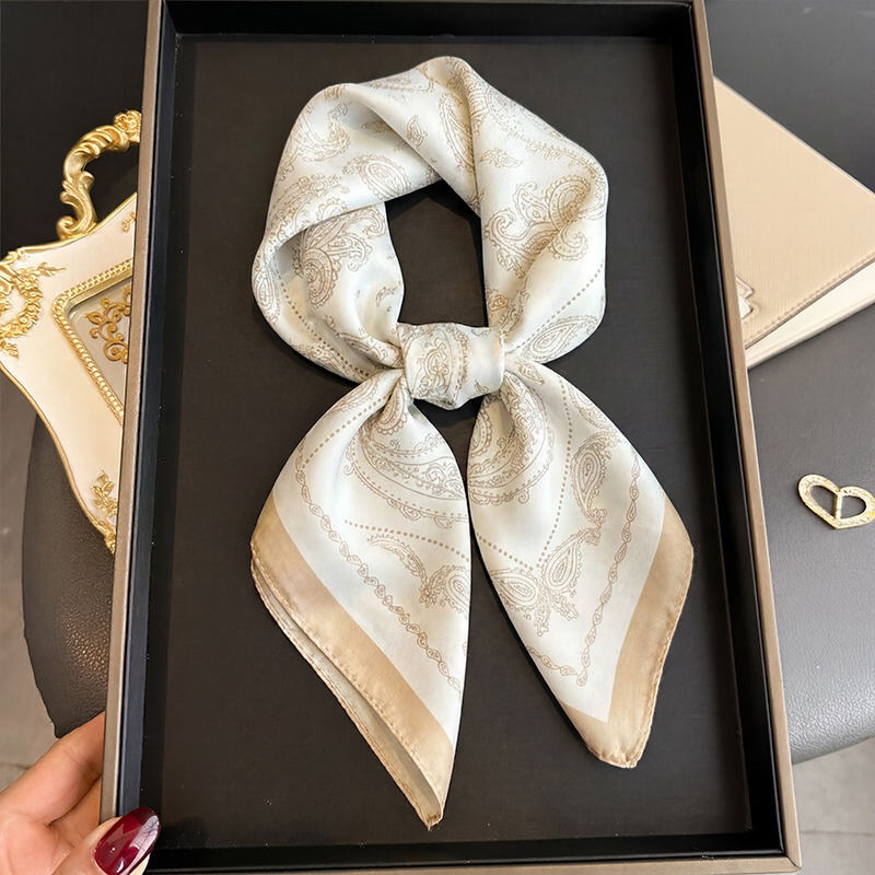 Vintage Beige Paisley Print Sq - Silk Neck Scarf のレビューと価格