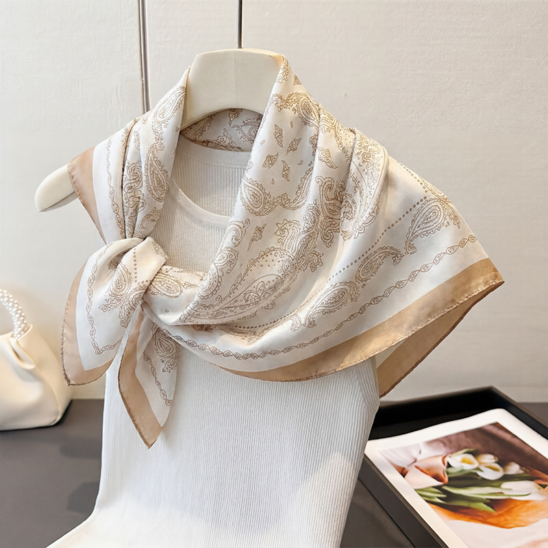 Vintage Beige Paisley Print Sq - Silk Neck Scarf のレビューと価格