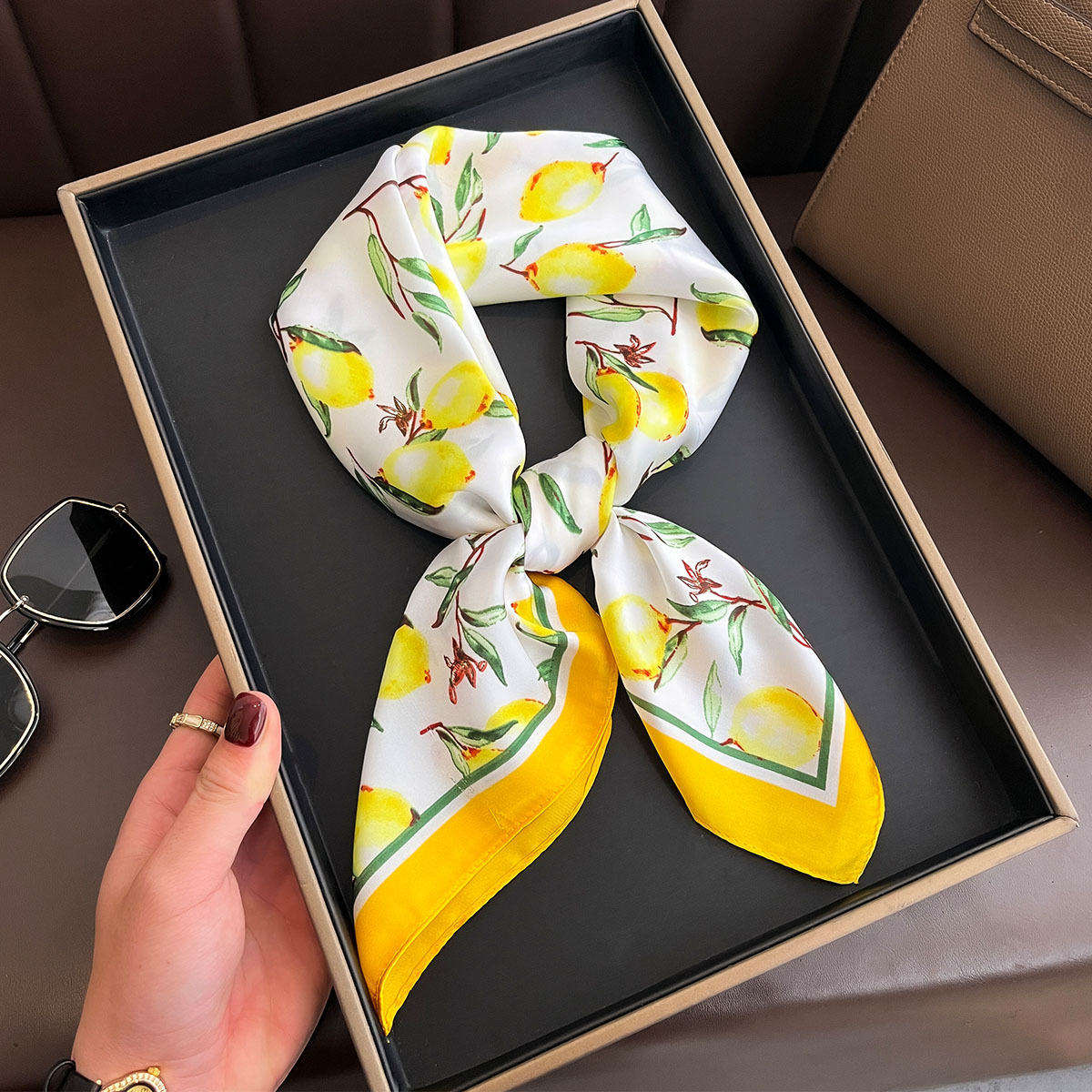 2025 New Yellow Lemon Print Sq - Silk Neck Scarf のレビューと価格