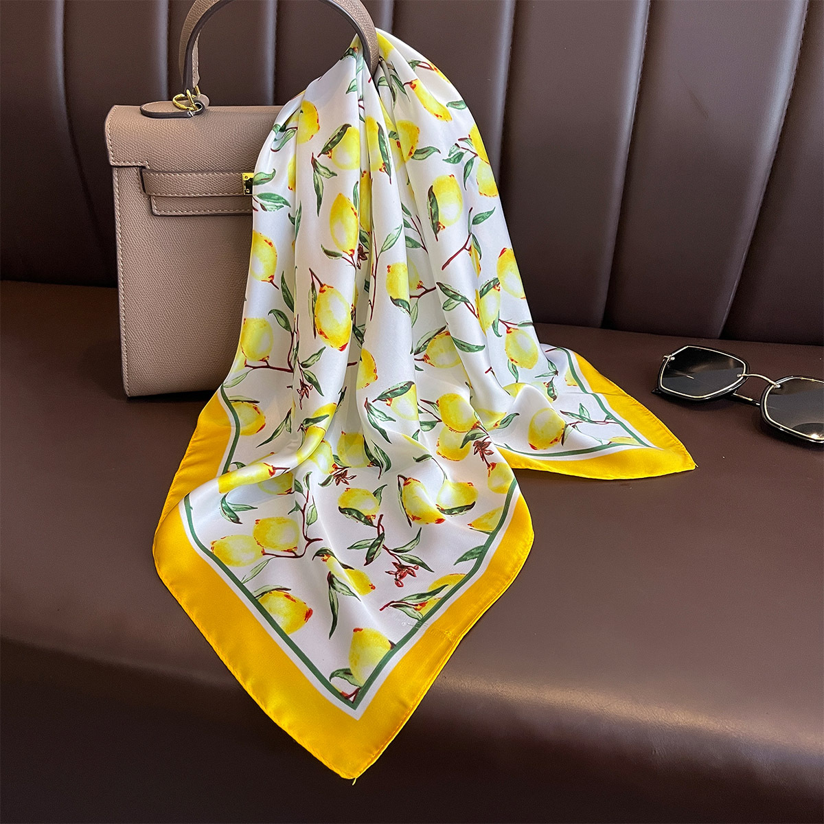 2025 New Yellow Lemon Print Sq - Silk Neck Scarf のレビューと価格