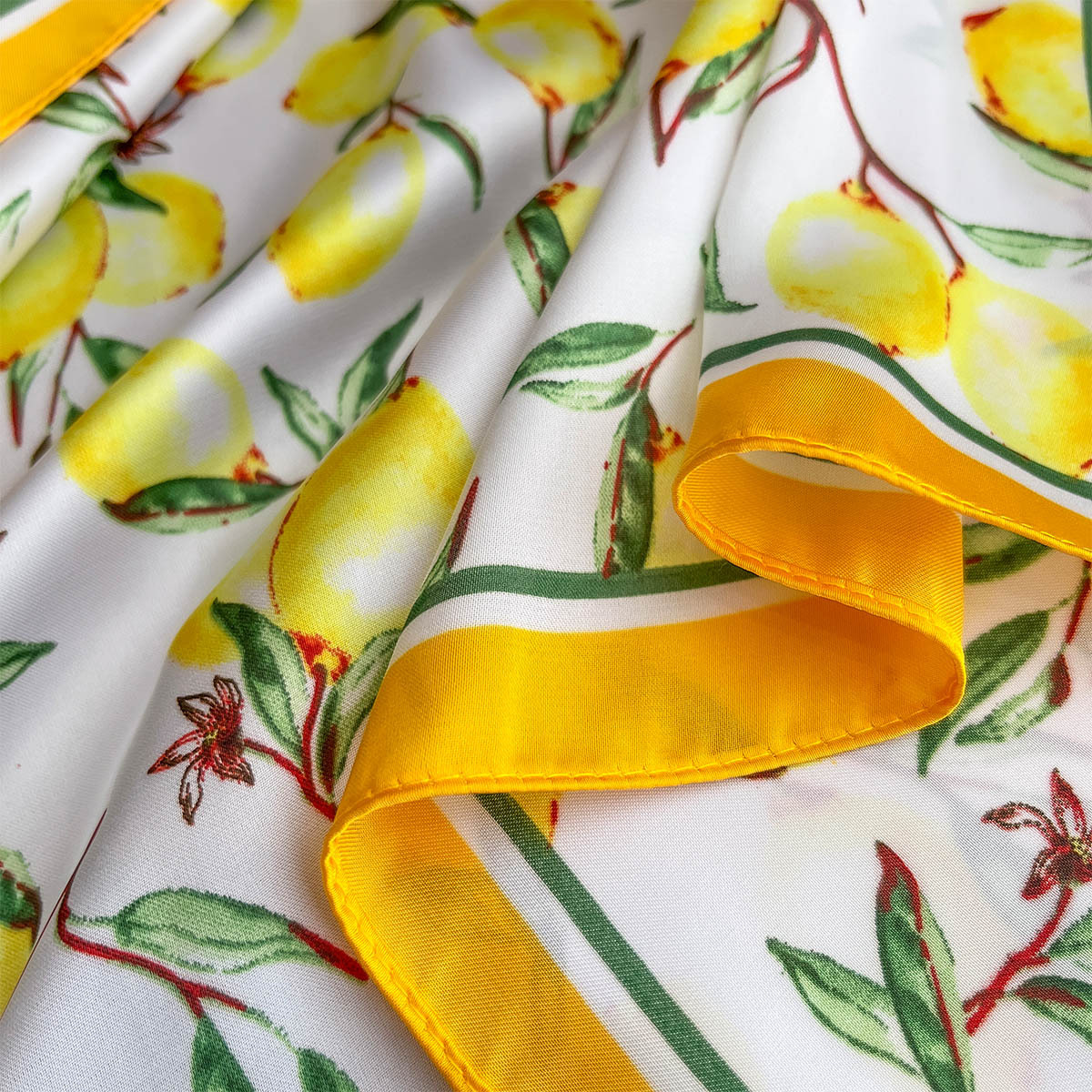 2025 New Yellow Lemon Print Sq - Silk Neck Scarf のレビューと価格