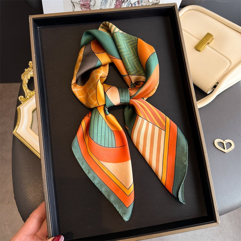 2026 New Geometry Print Silk S - Ascot Neck Scarf のレビューと価格