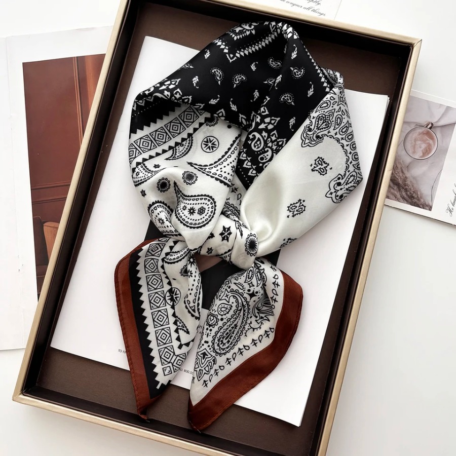 2025 Silk Shawl Square Scarf F - Bandana Cotton のレビューと価格